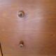 Elégante commode  en merisier – 3 tiroirs –Années 80