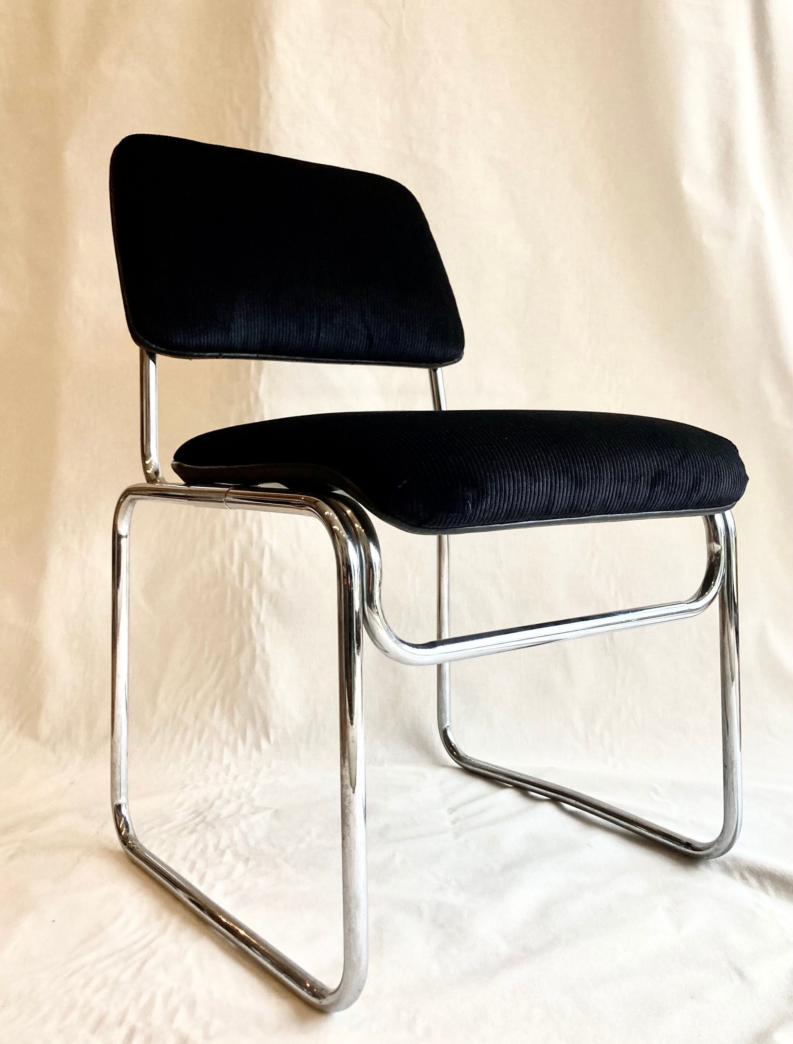 Fauteuil et 2 chaises design, chrome tubulaire