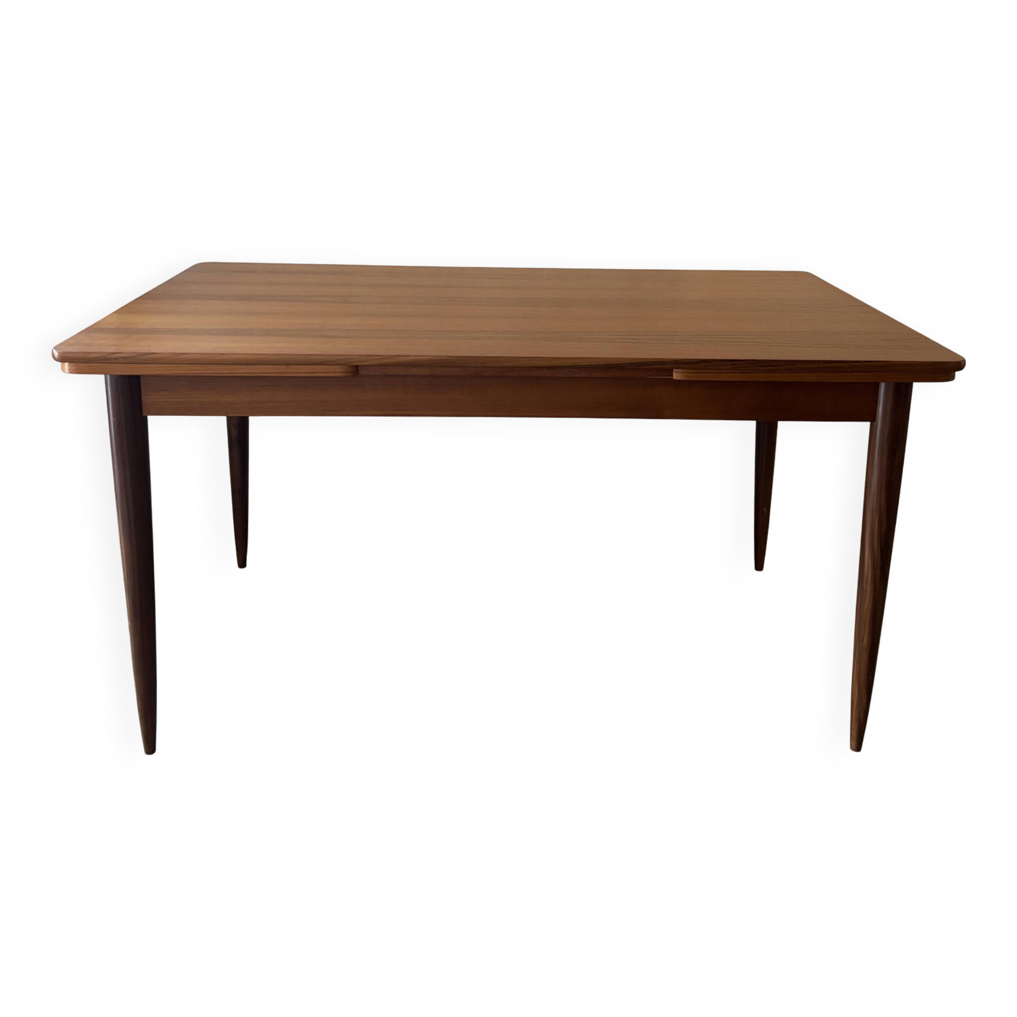 Extendable teak table