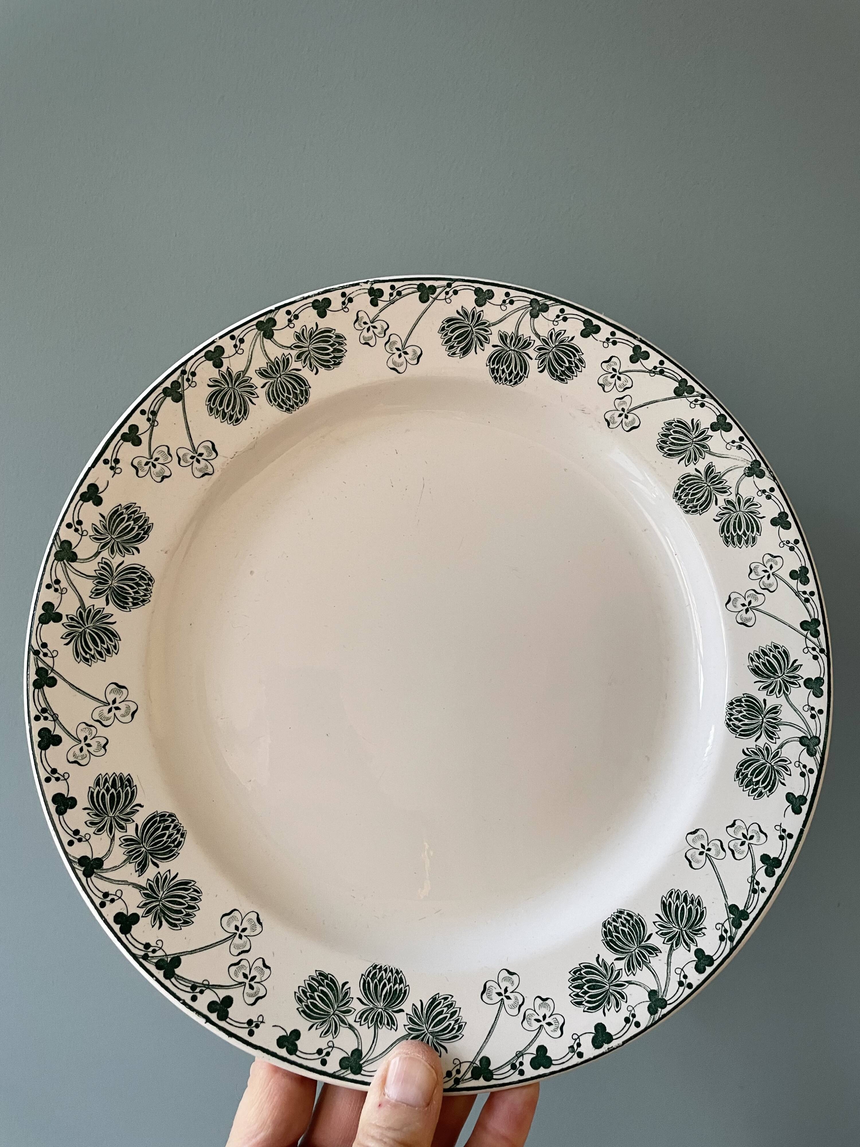 Set of 3 round dishes XIXth, Boch Frères Keramis, Trifolium model