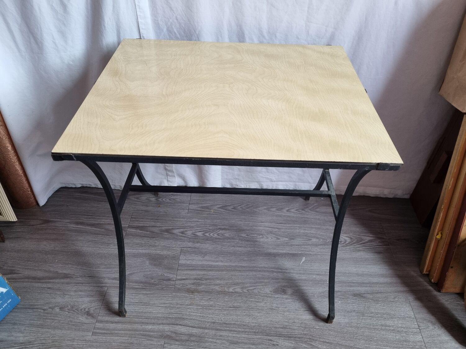 Side table formica