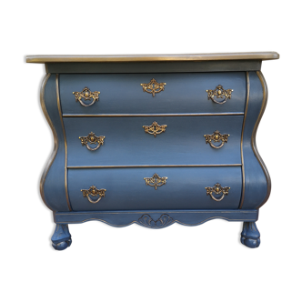 Curved chest of drawers