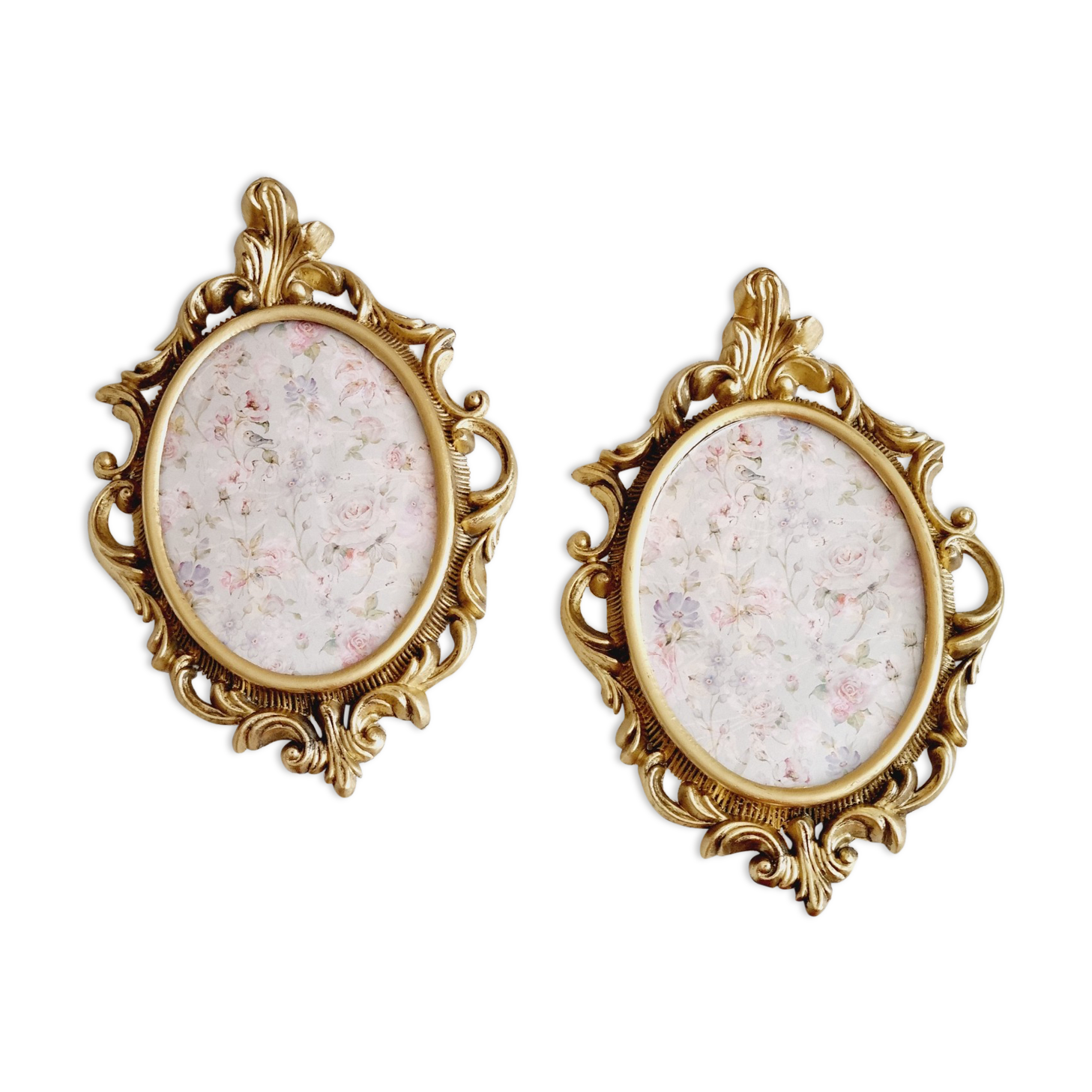 2 frames in gilded metal and curved glass