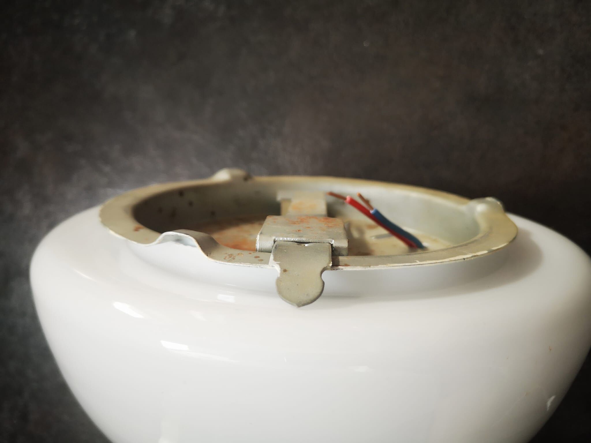 Abat day old ceiling lamp half globe ball opaline white vintage TBE Ø 20 cm