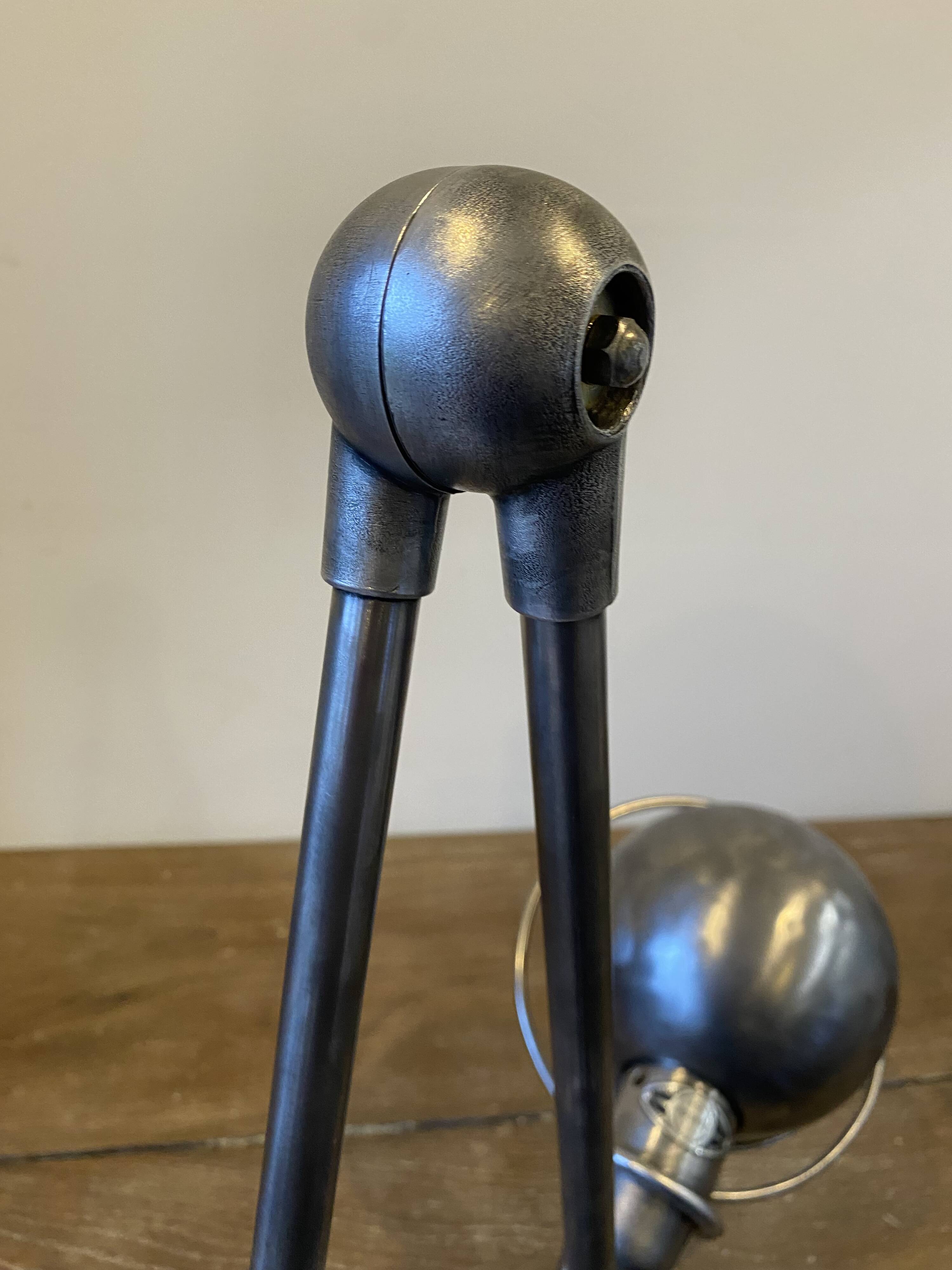 Lampe de bureau Jieldé jielde 2 bras de 40cm avec base étau graphite indus
