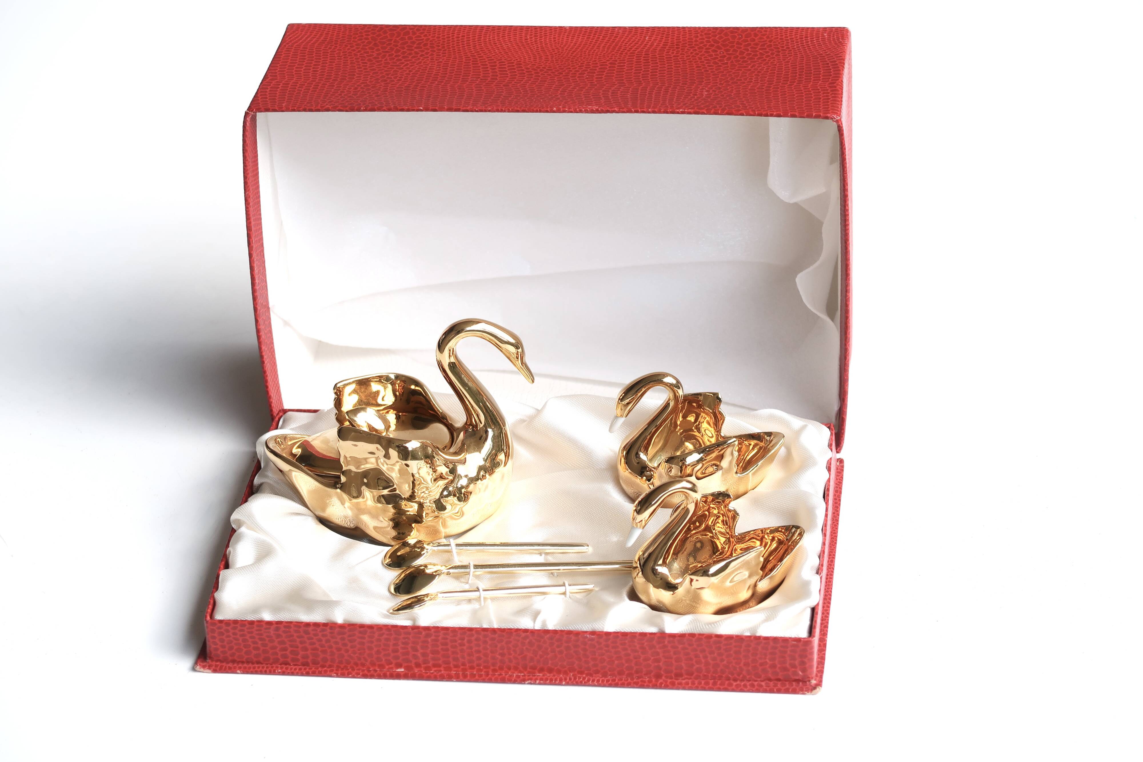Swan salt shakers in Limoges porcelain, 1950s