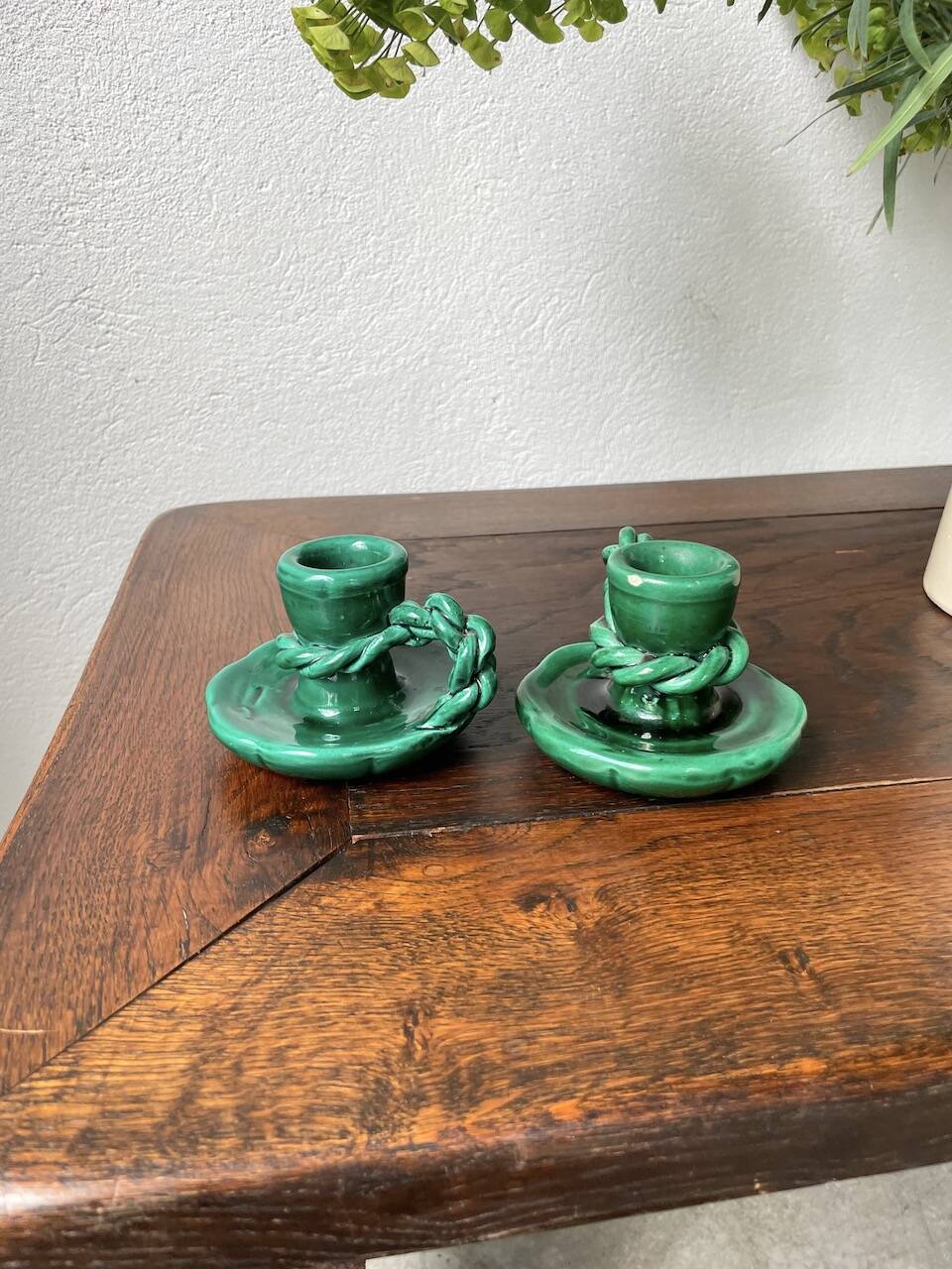 Paire de bougeoirs à main céramique verte