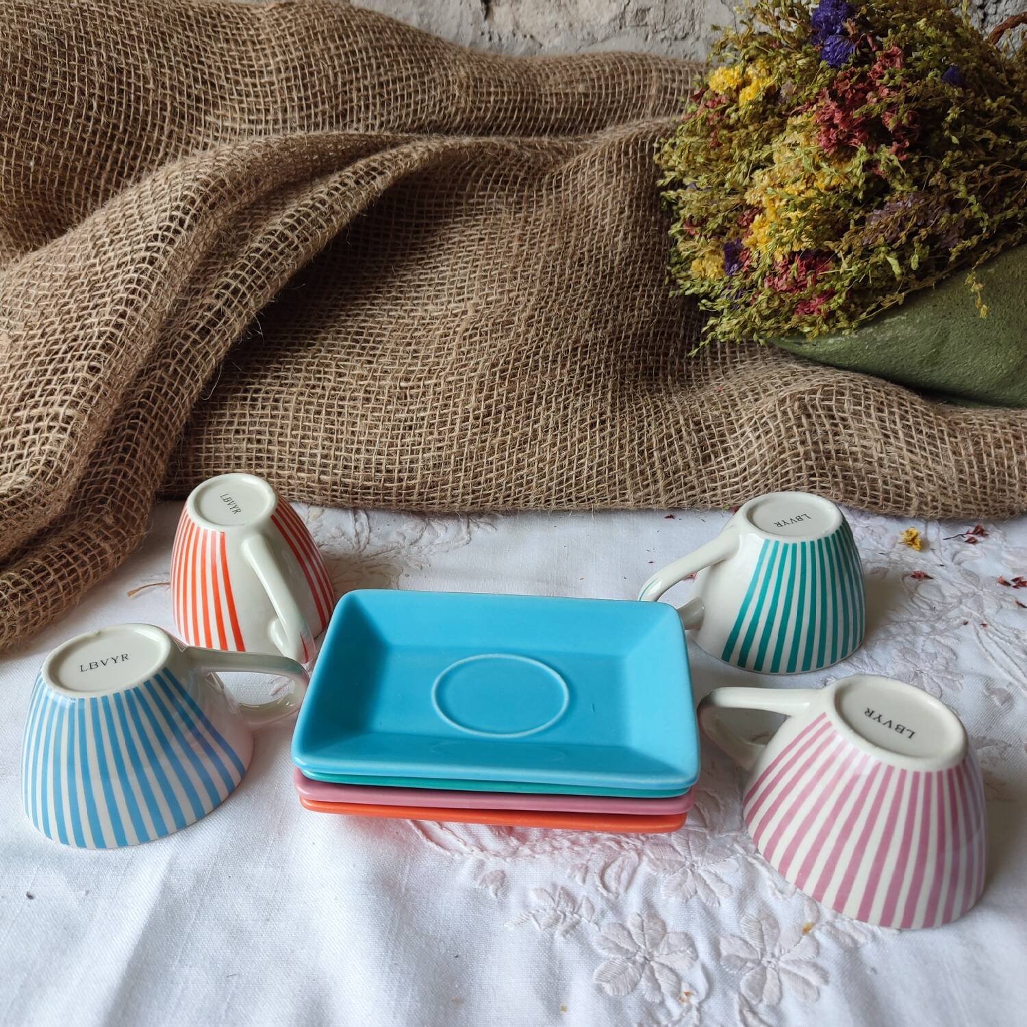 Set of 4 vintage lbvyr cups & saucers – 1970s