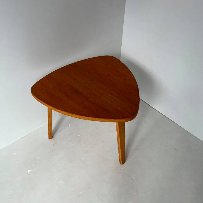 Vintage "bowwood" table in light wood