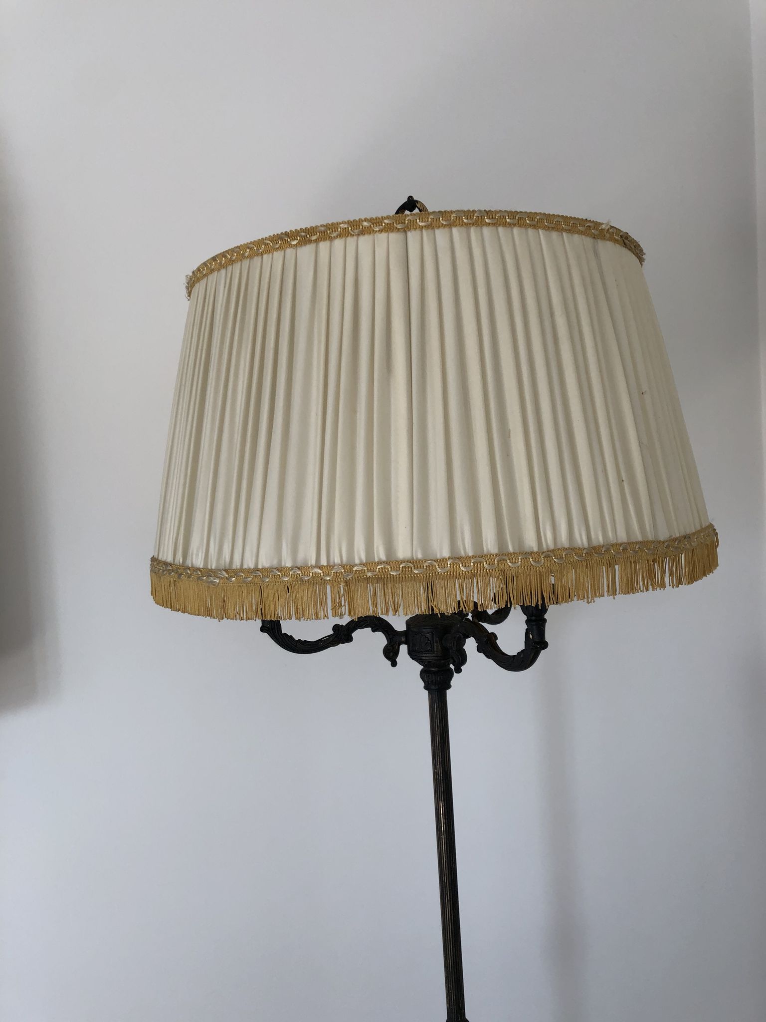Lampadaire tripode
