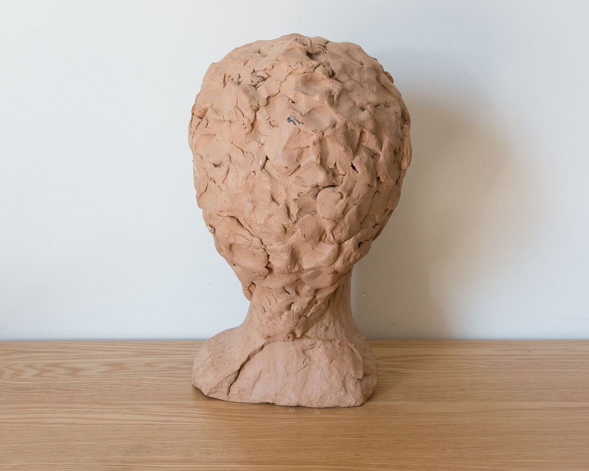 Buste de femme en terre cuite