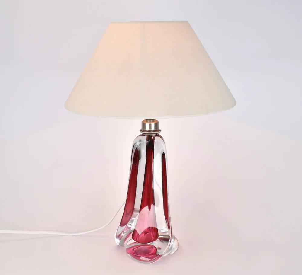 Lampe de table en verre rose Val St Lambert du milieu du siècle