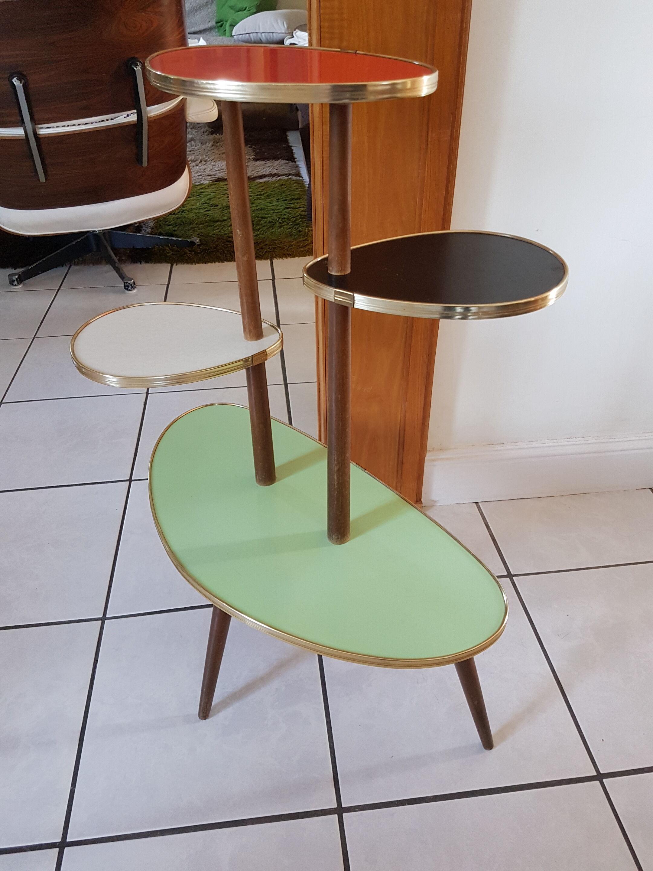 Saddle of tripod plants in formica of the years 50/60