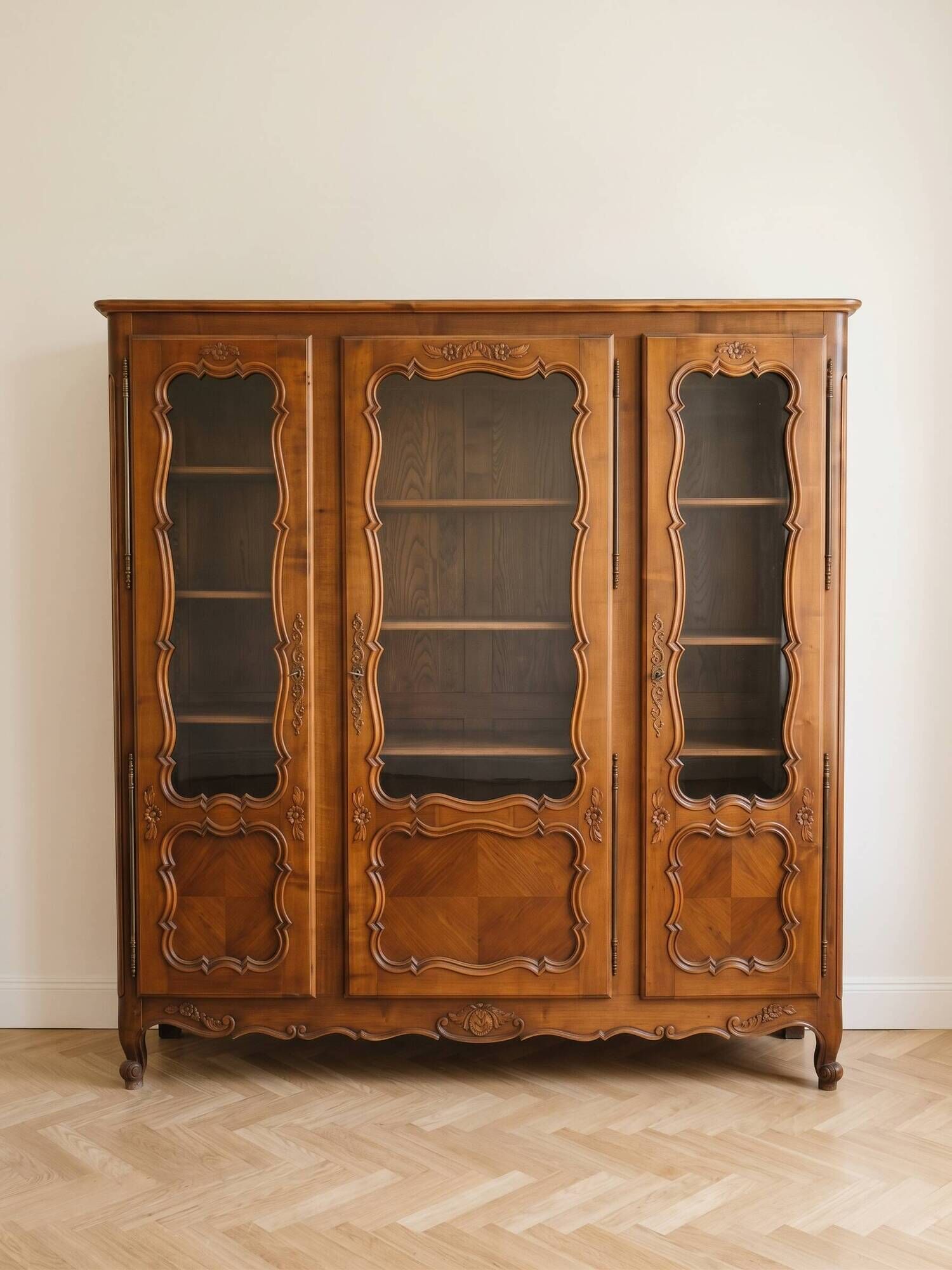 Regency display cabinet with 3 doors in cherry wood
