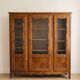 Regency display cabinet with 3 doors in cherry wood