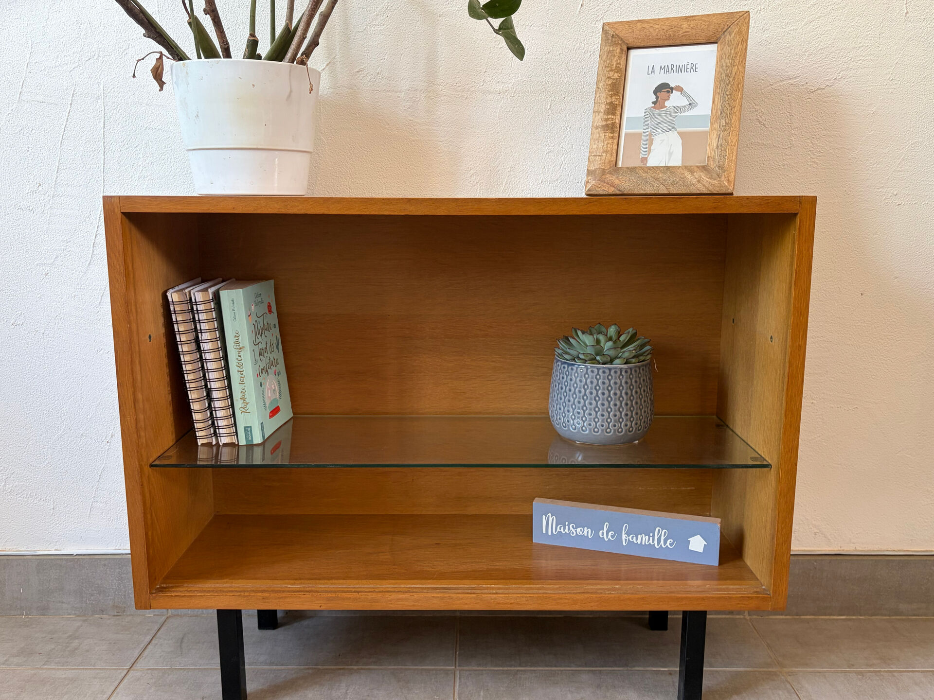 Charming display cabinet / vintage TV unit from the 1960s.