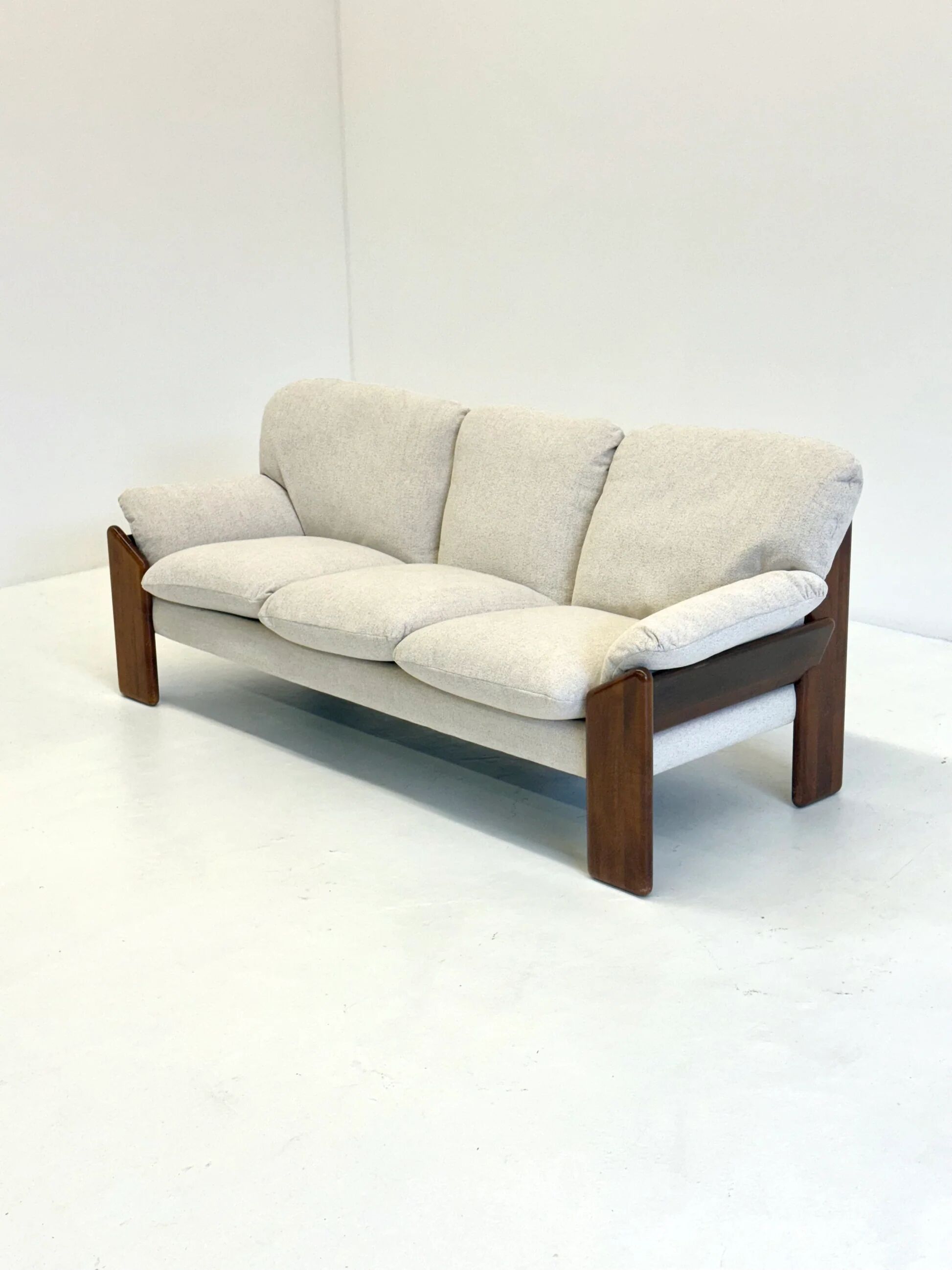 Cream Sapporo sofa by Mario Marenco for Mobil Girgi