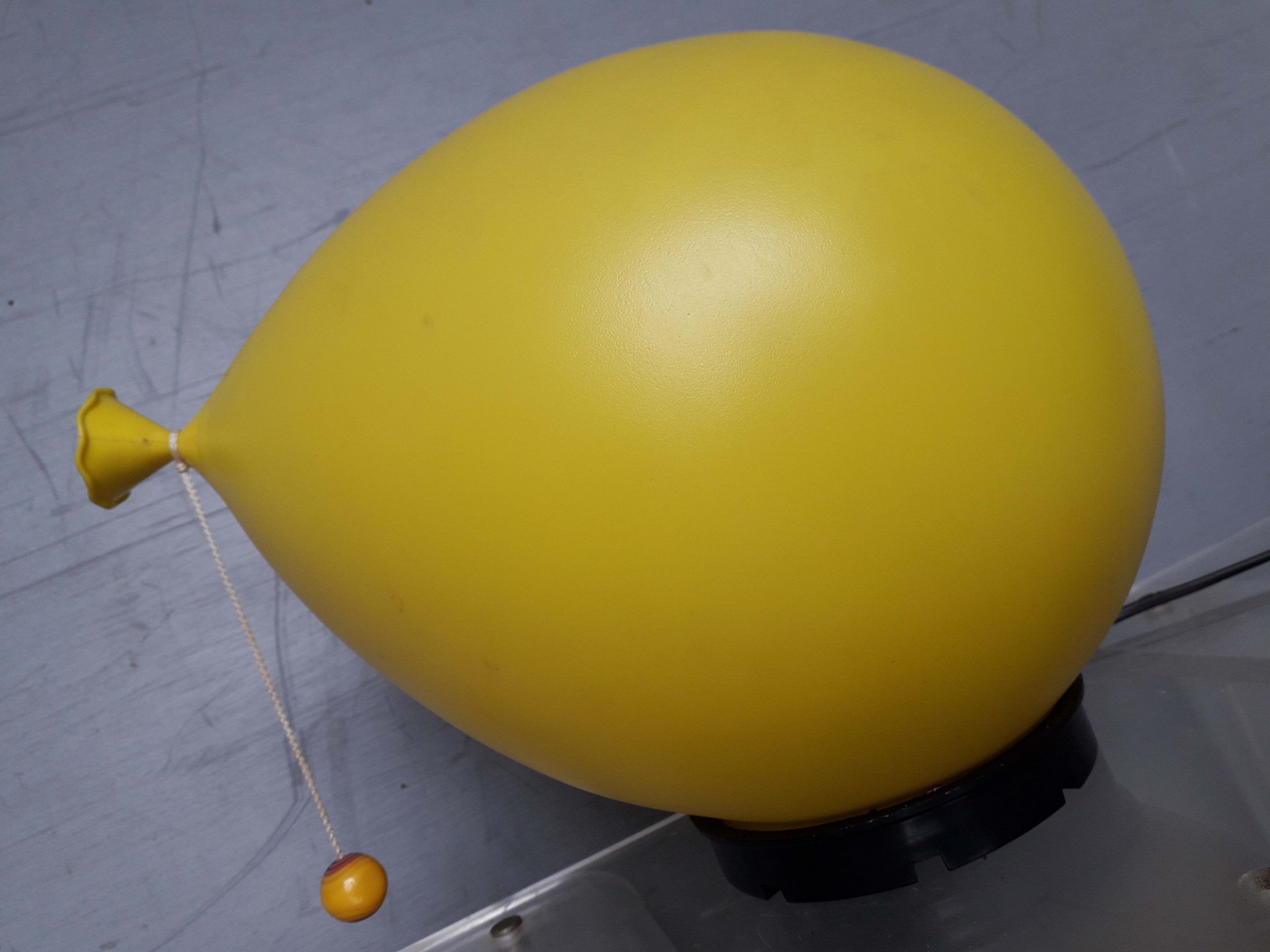 Lampe ballon design par Yves Christin pour Bilumen
