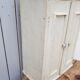 Ancienne armoire à pharmacie en bois patinée blanche