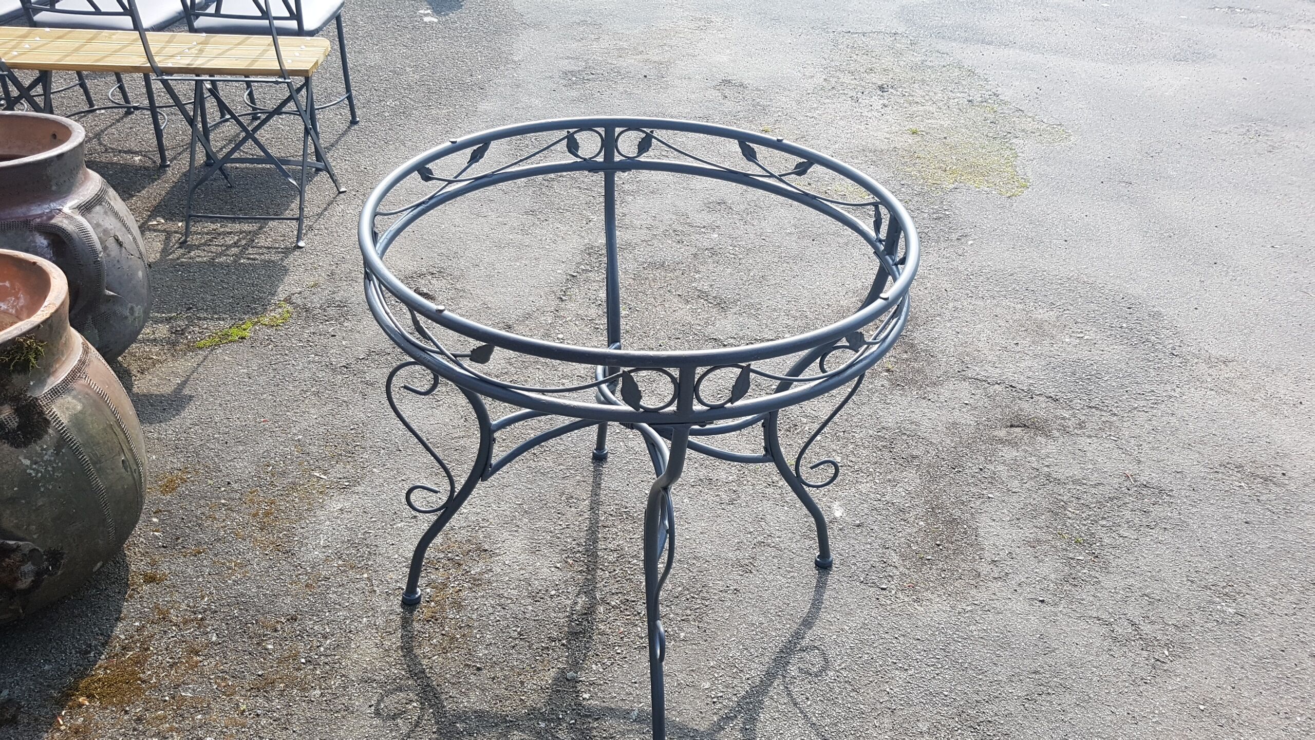 Table ronde et 4 chaises en fer forgé