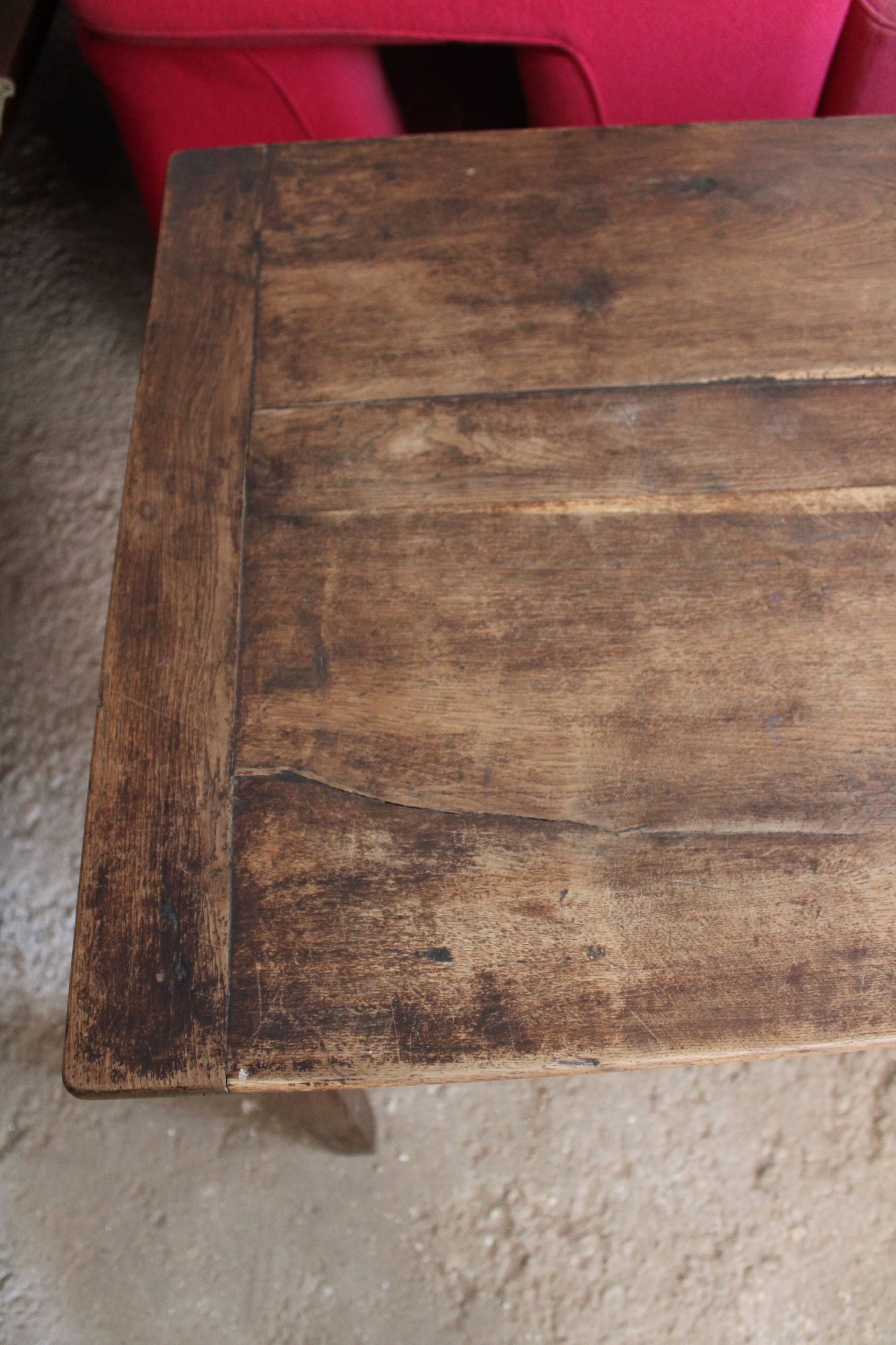 Oak farm table with 2 drawers