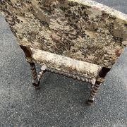 Fauteuil de style Louis XIII à dossiers et pieds torsadés