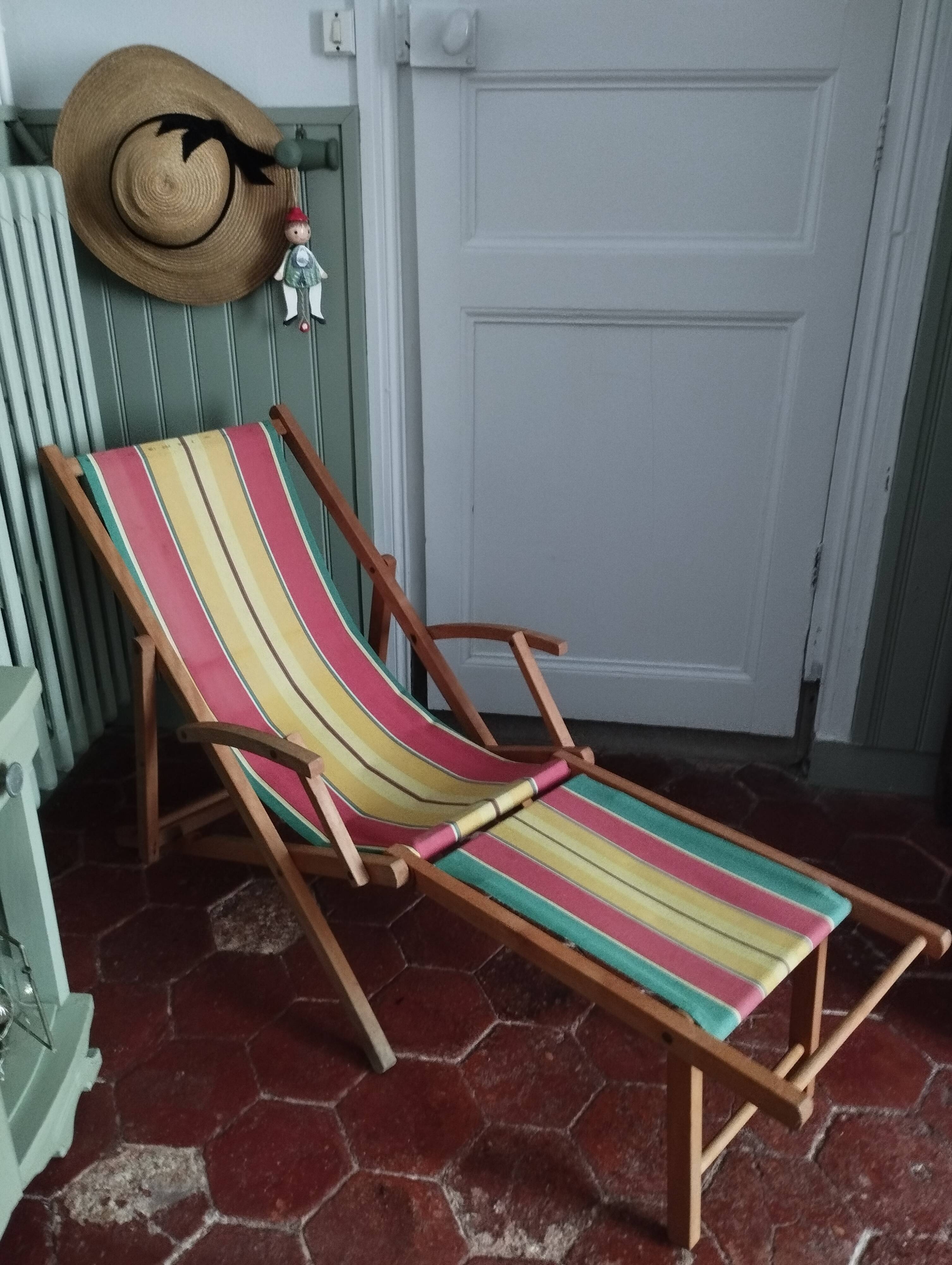 Vintage children's deckchair, sun lounger, striped canvas, 1960-1970.