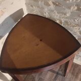Stella triangular table
