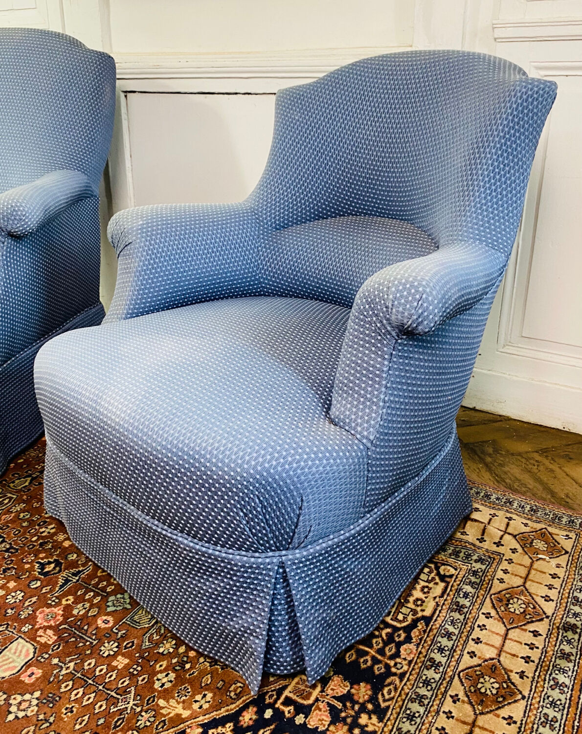 Paire de fauteuils crapauds Napoleon III tapisserie bleue - France 19eme siècle