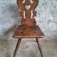Chaise paysanne alpine sculptée datée 1814 – bois massif