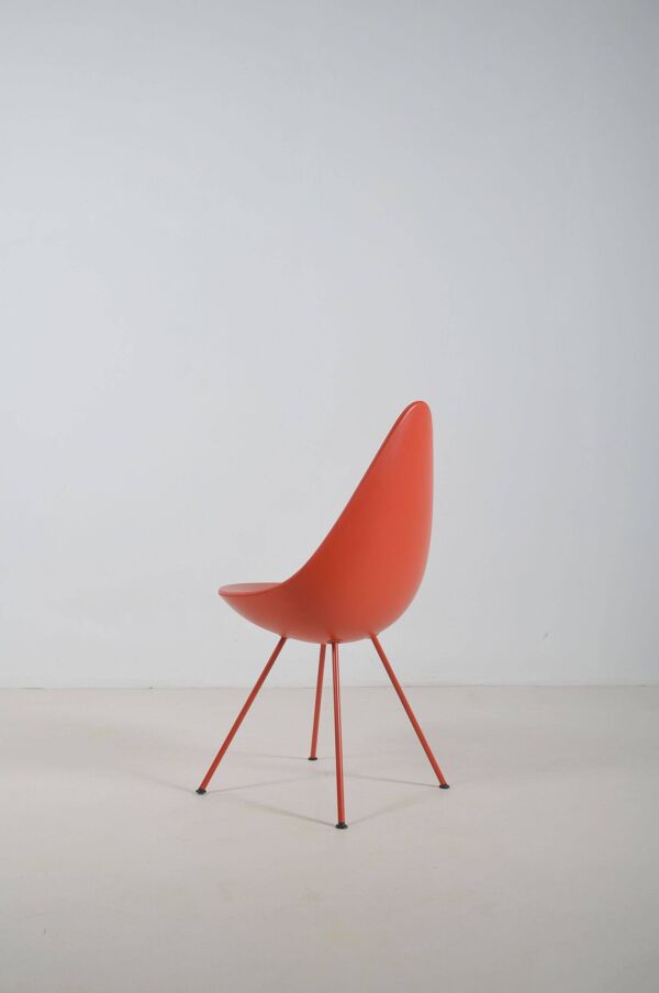 Chaise Drop 3110 conçue par Arne Jacobsen pour Fritz Hansen