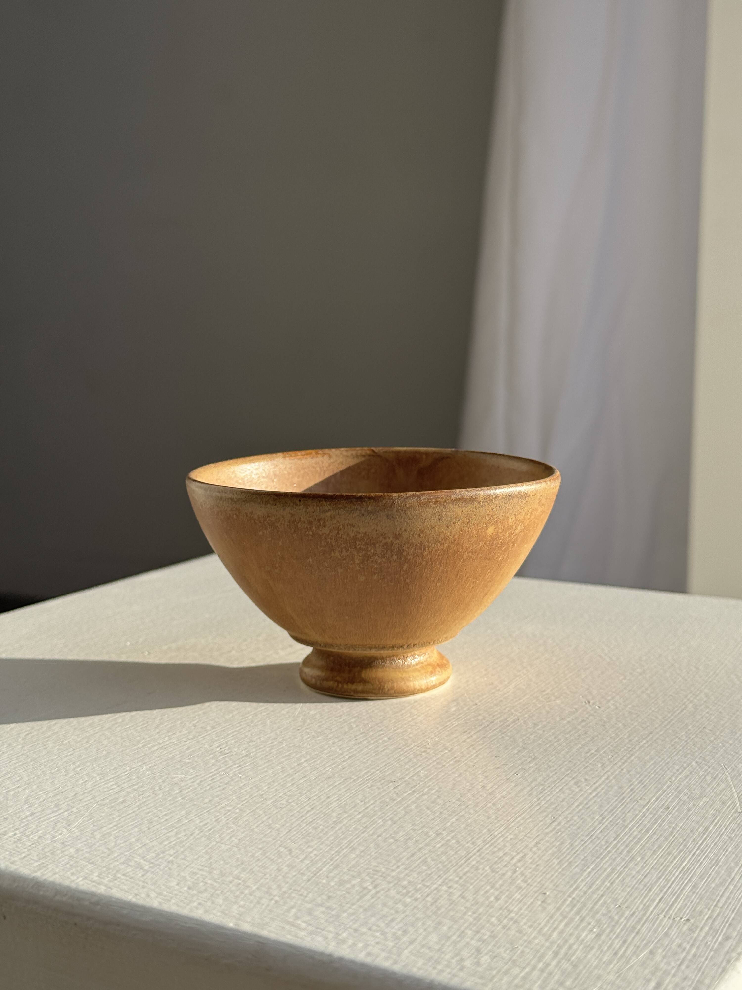 Set of 3 vintage mini bowls on foot, stoneware on pedestal H9 D10.