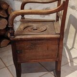 Chaise percée