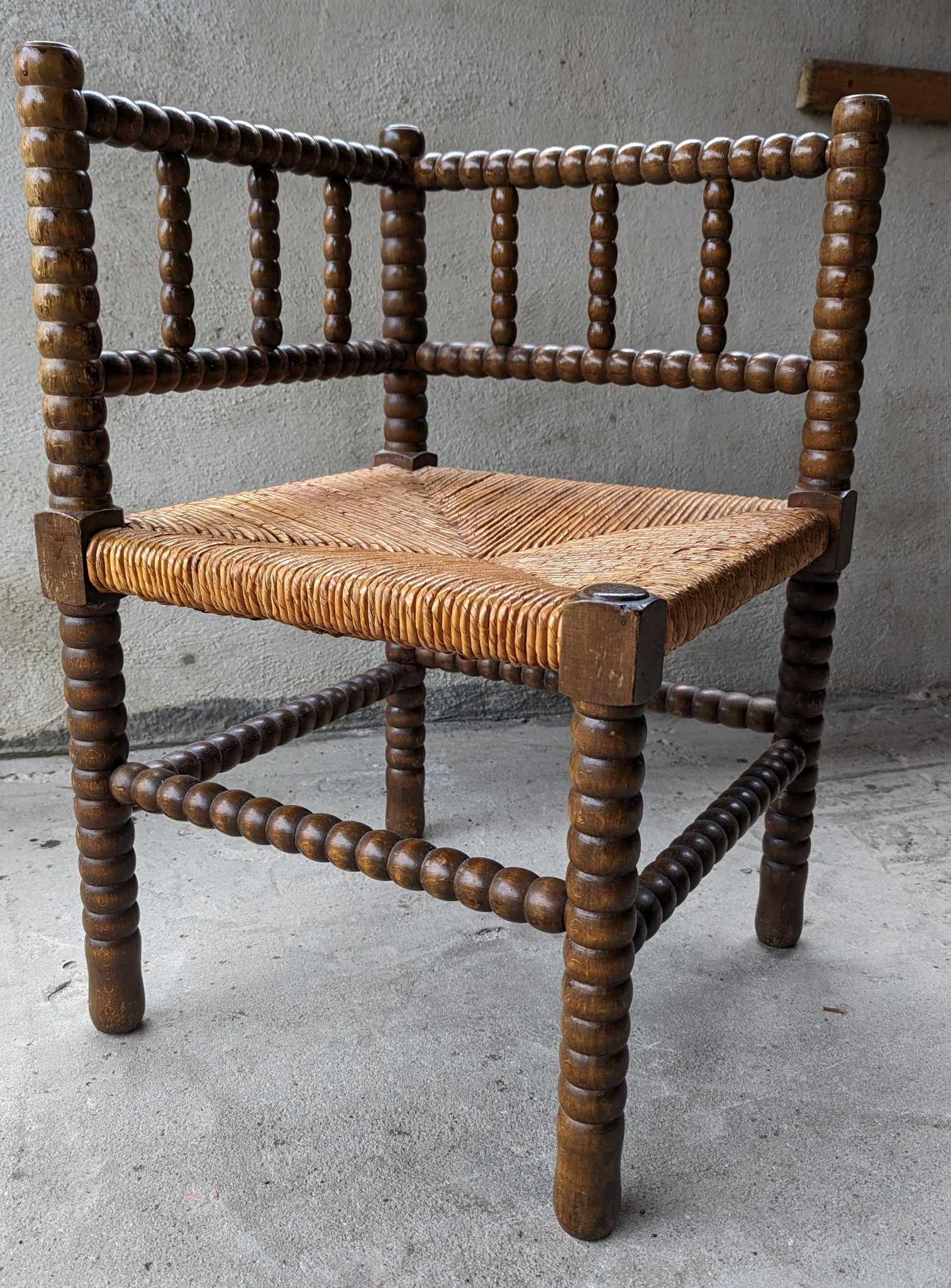 Corner chair in turned oak and canning