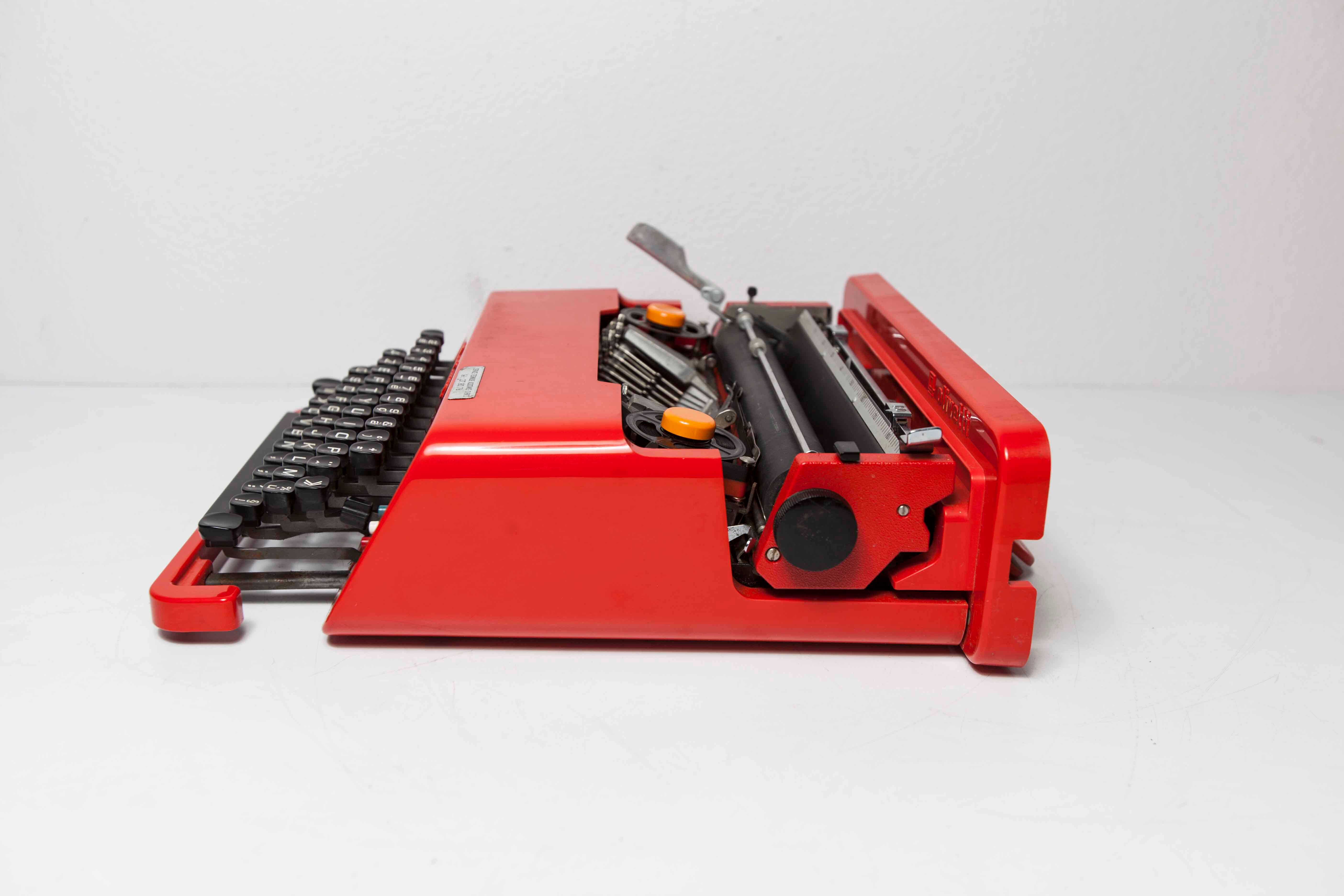 Typewriter Olivetti Valentine 1970