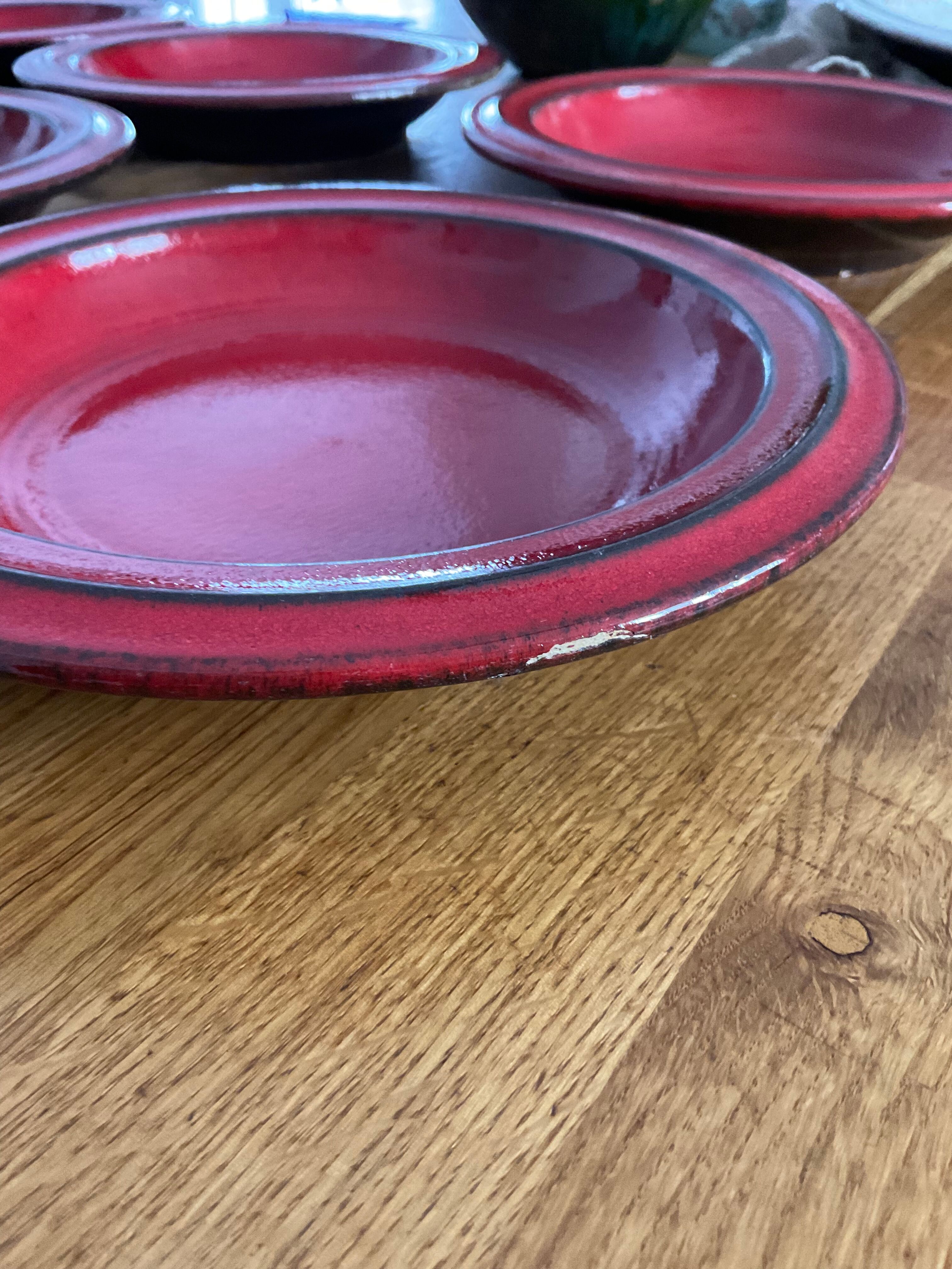 6 assiettes en grès rouge vintage