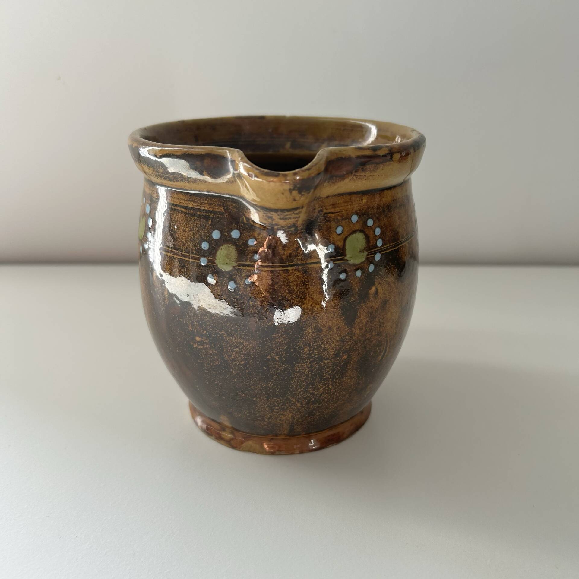 Provençal pitcher with floral decoration