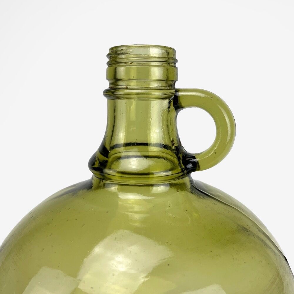 Bottle with handle 4 liters almond green