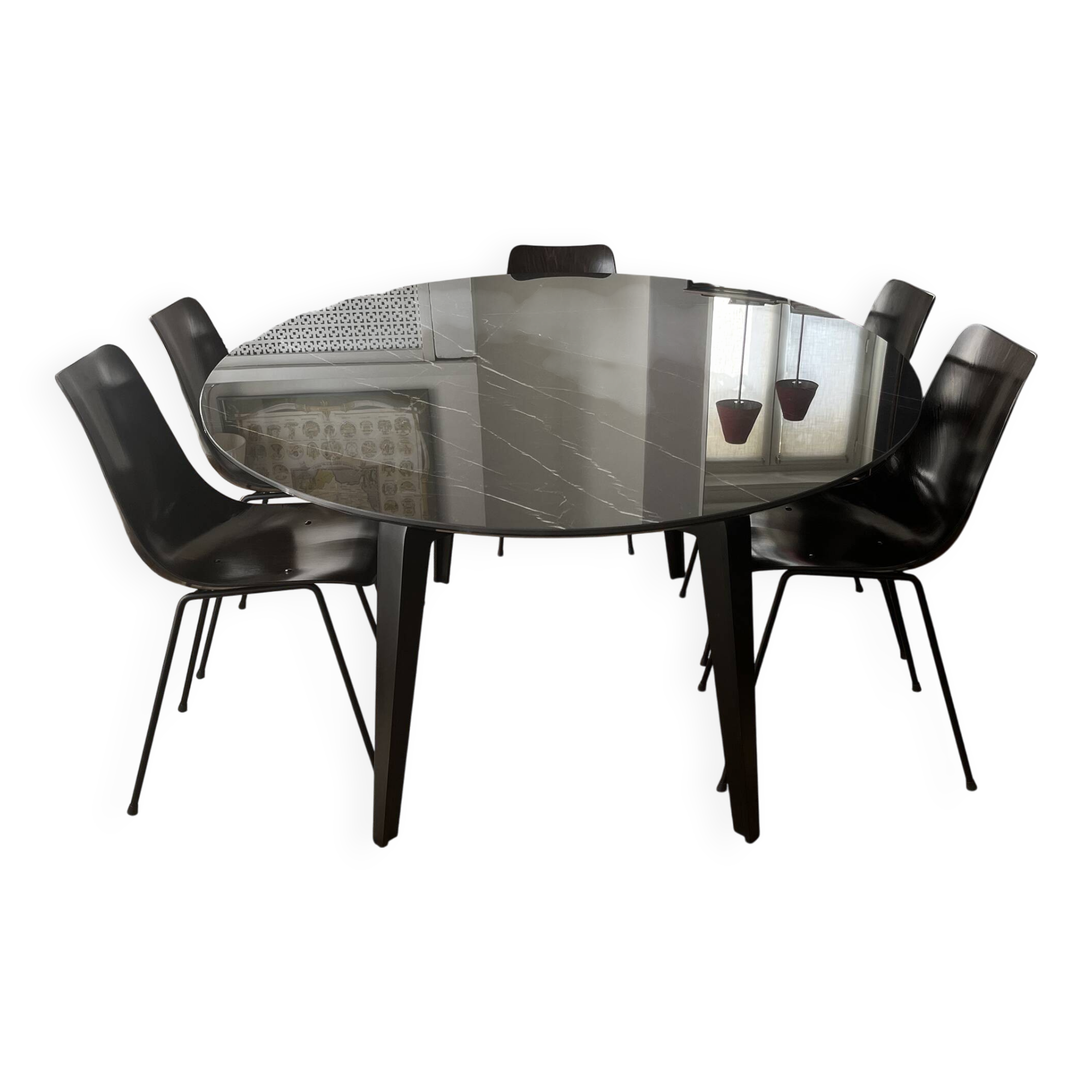 Oval dining table / Odessa by Ligne Roset
