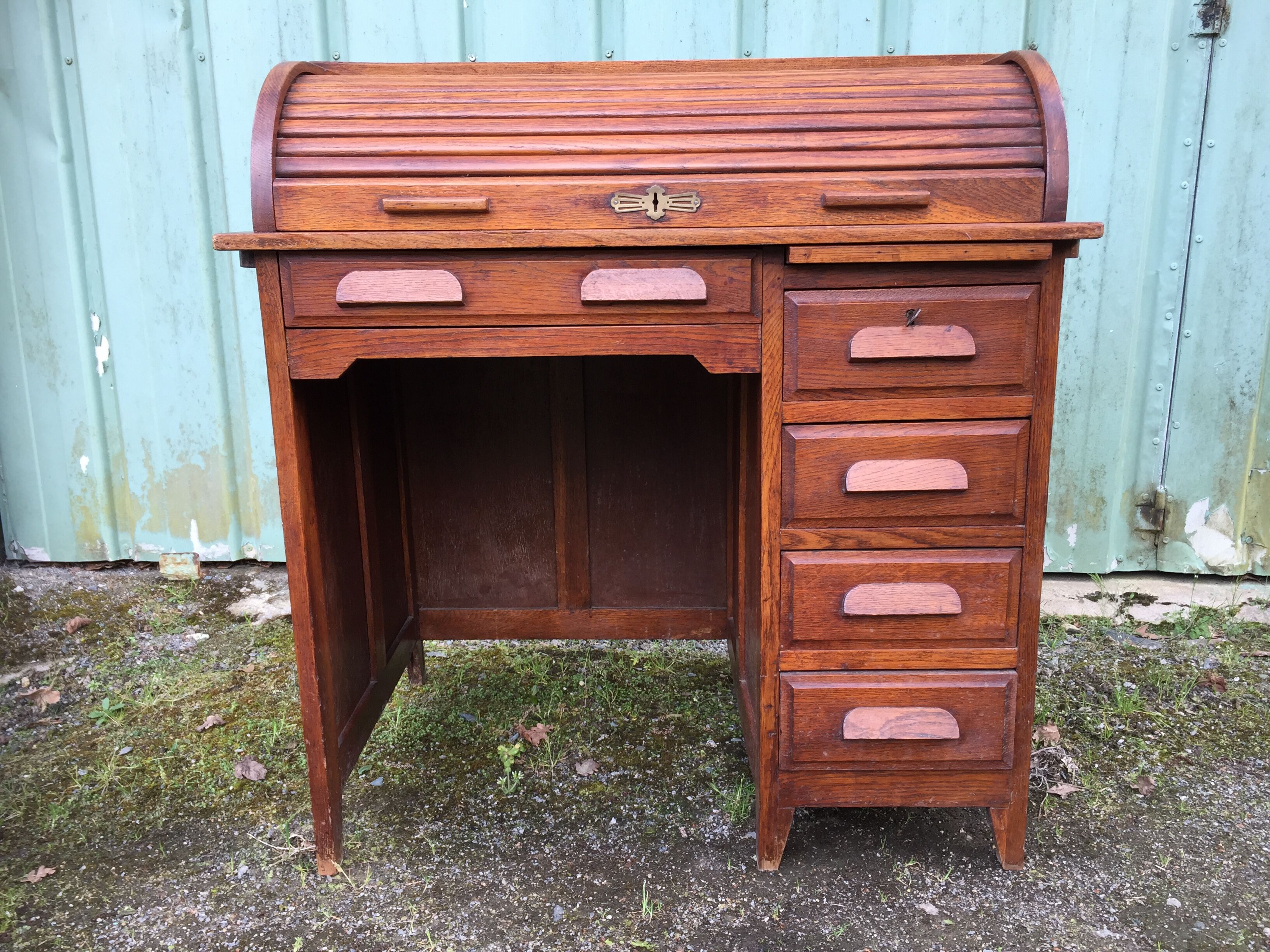 Vintage office called American office with oak curtain