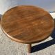 Table basse ronde tripode brutaliste, 1950