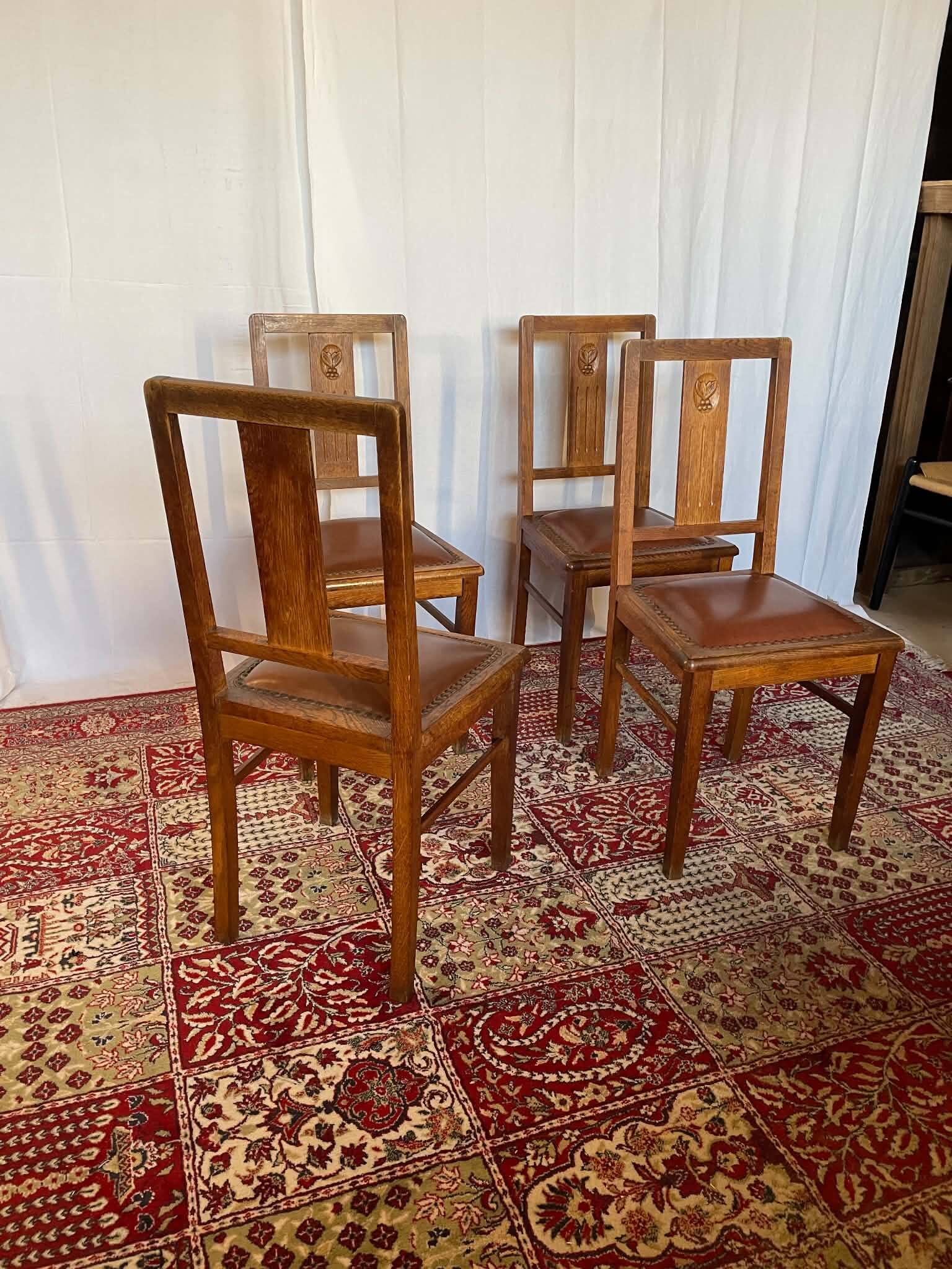 Set of 4 Art Deco chairs in oak and brown leather.
