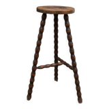 Tripod stool with bumped legs