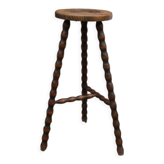 Tabouret tripode pieds bossés