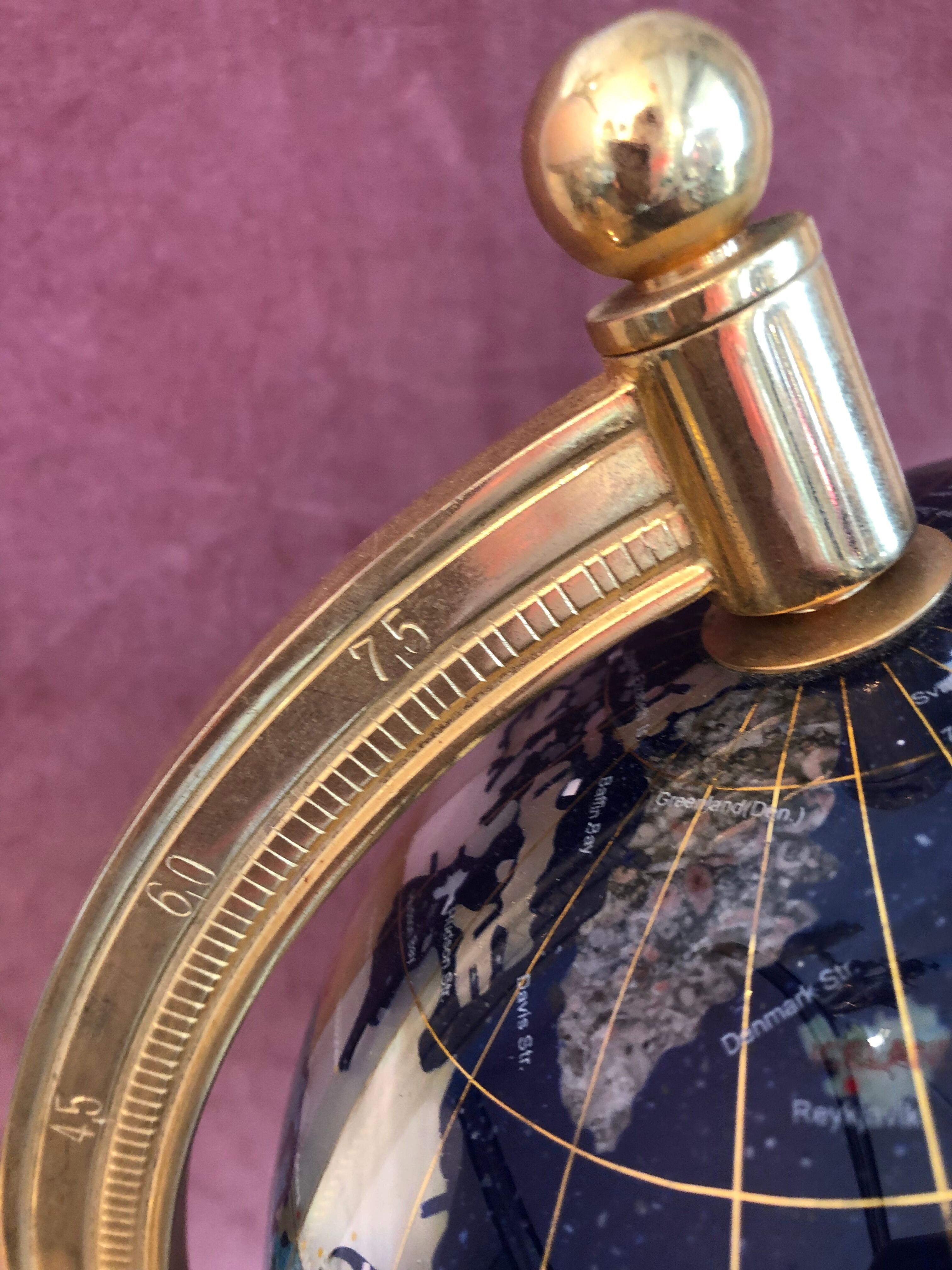 Globe terrestre g.e.m in lapis, hard pierres and motherpearl