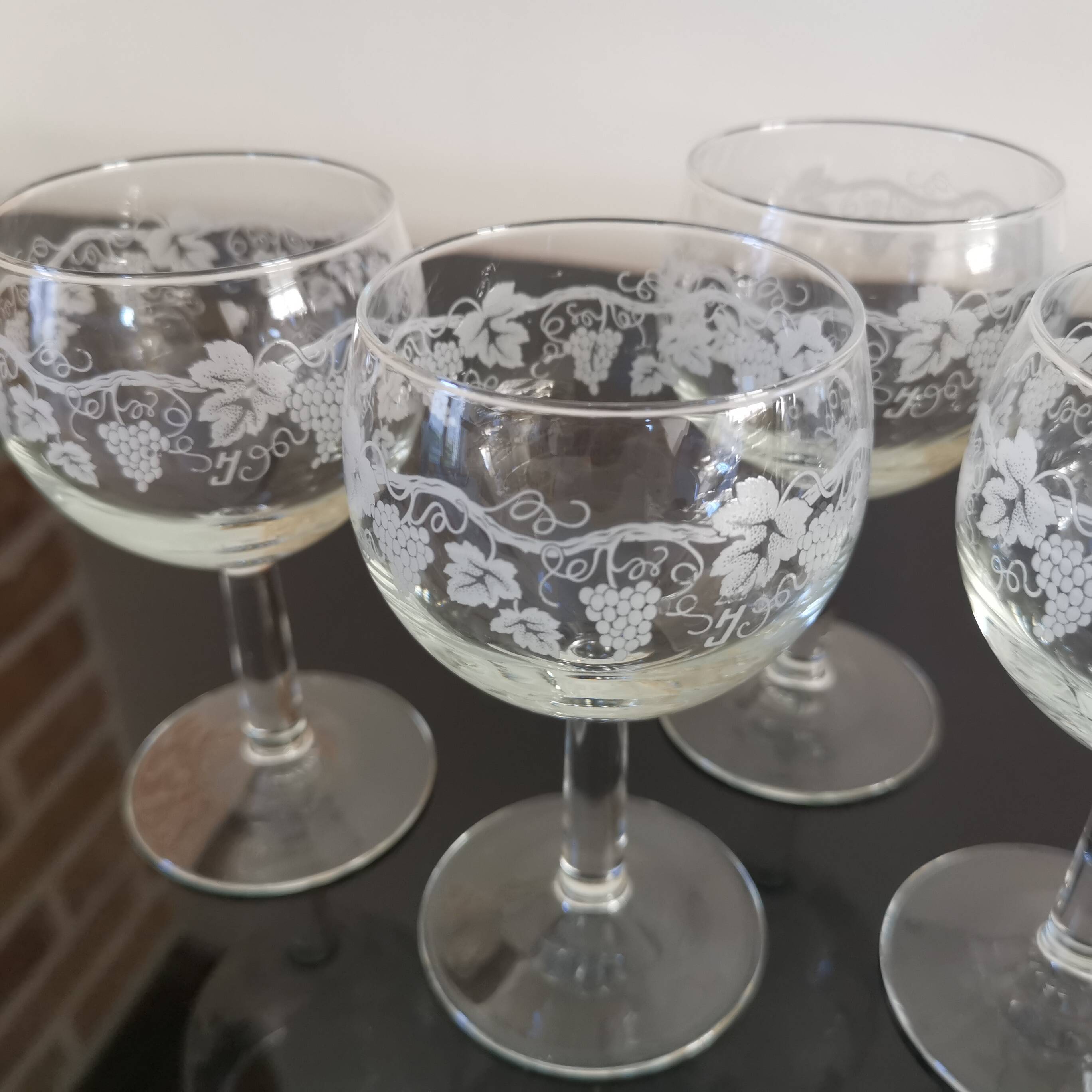 5 vintage “henri julien” red wine balloon glasses with luminarc grape blues decoration
