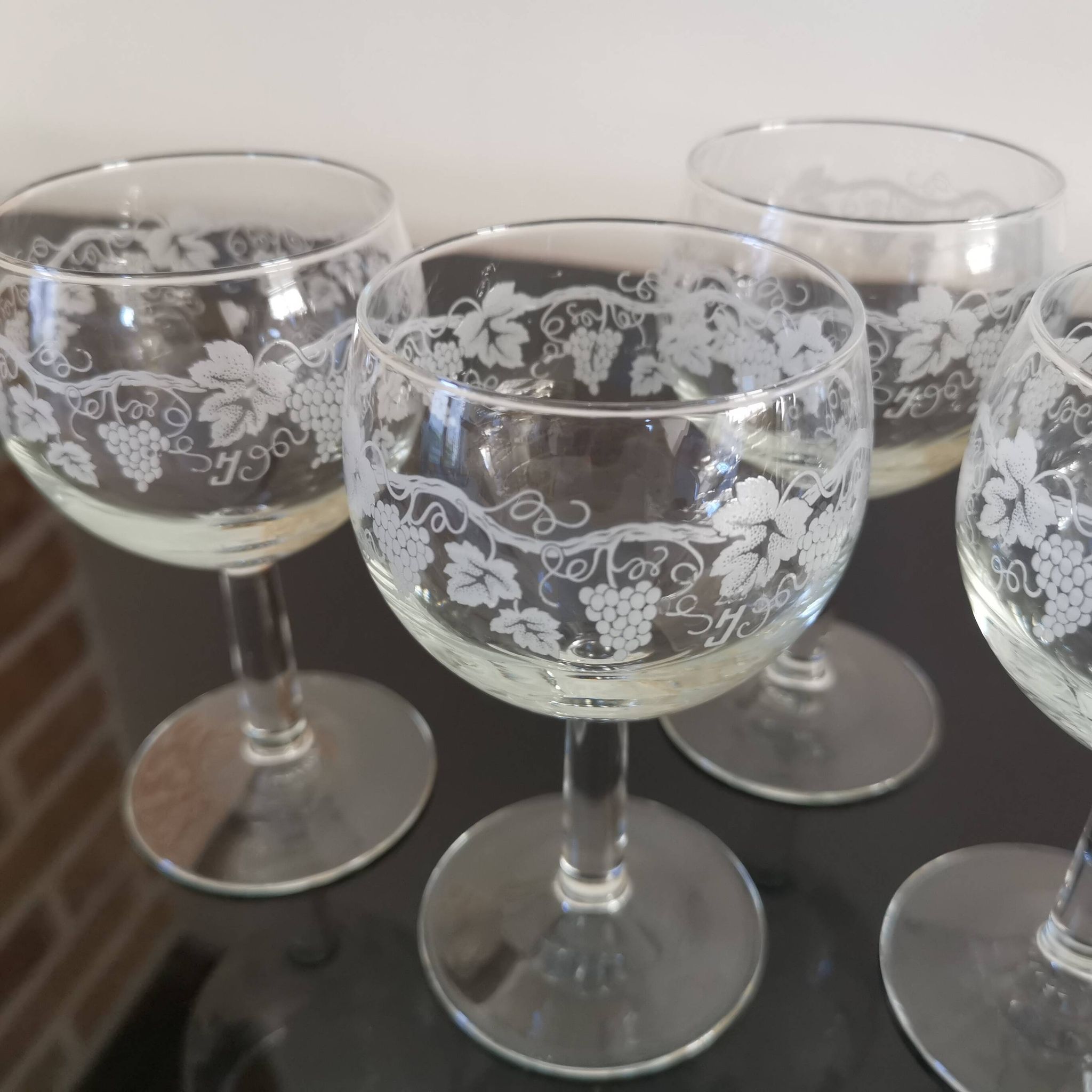 5 vintage “henri julien” red wine balloon glasses with luminarc grape blues decoration
