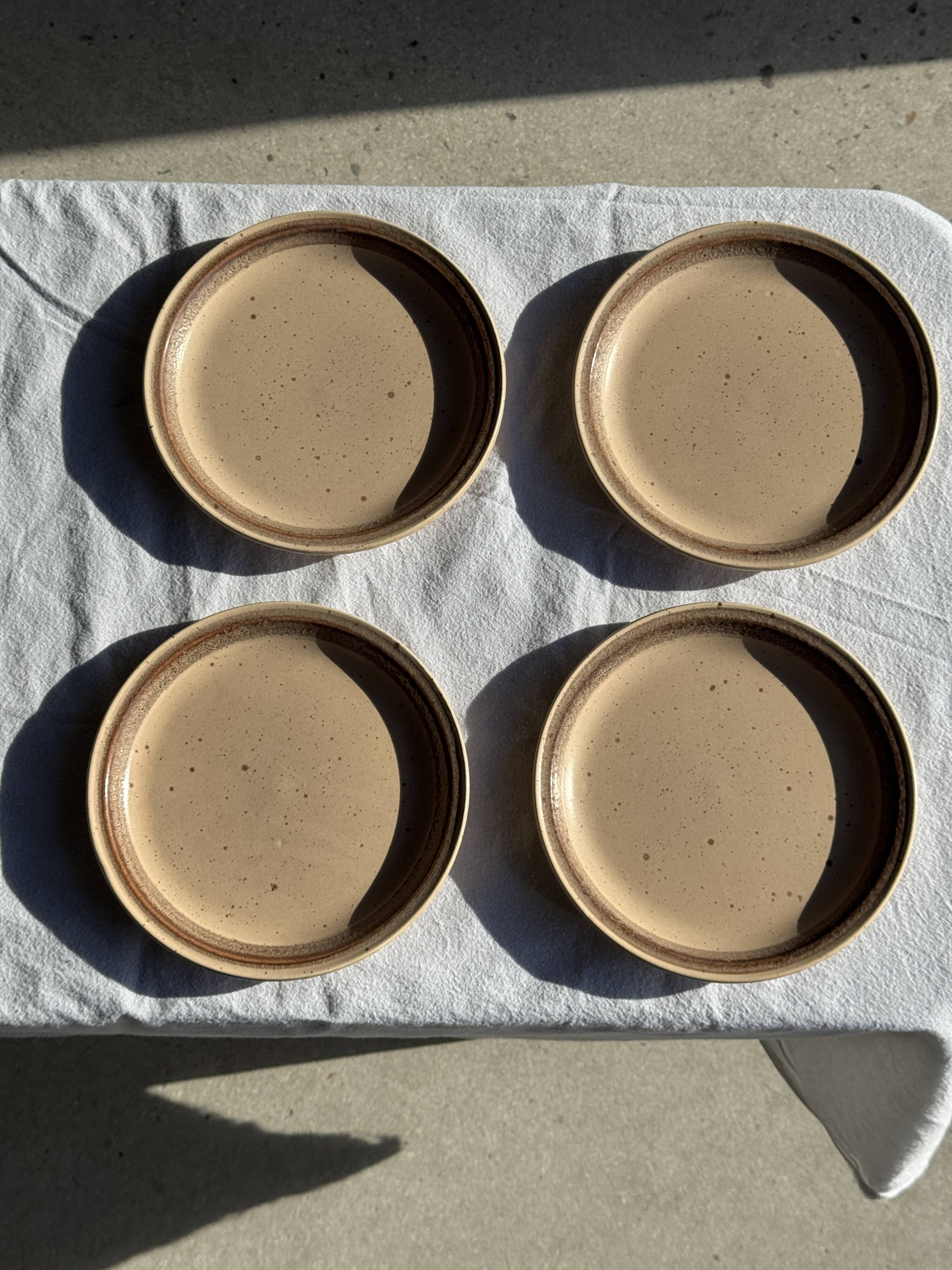 Lot de 4 assiettes à dessert en grès beige liseré brun Sarreguemines grès