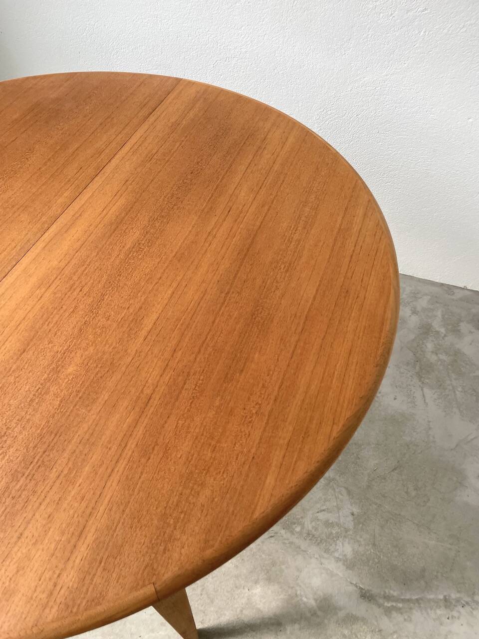 Scandinavian round teak table with extension