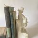 Serre-livres en plâtre, fillette au panier